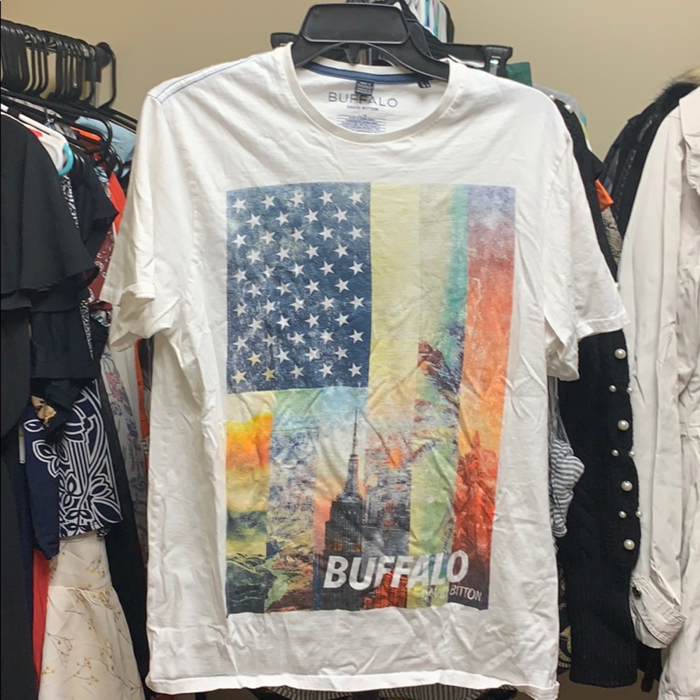 Buffalo Men’s T-Shirt - Size Large